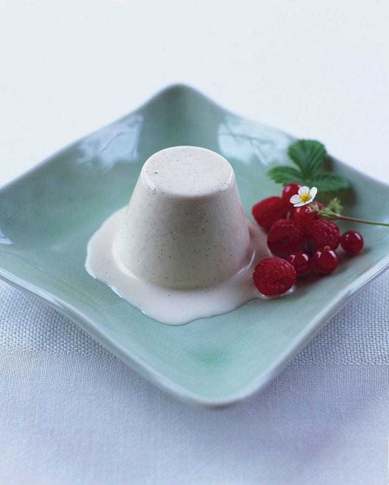 Vanilla bean and white chocolate pannacotta