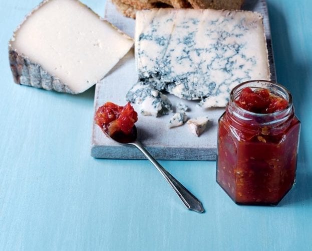 Savoury biscuits for cheese