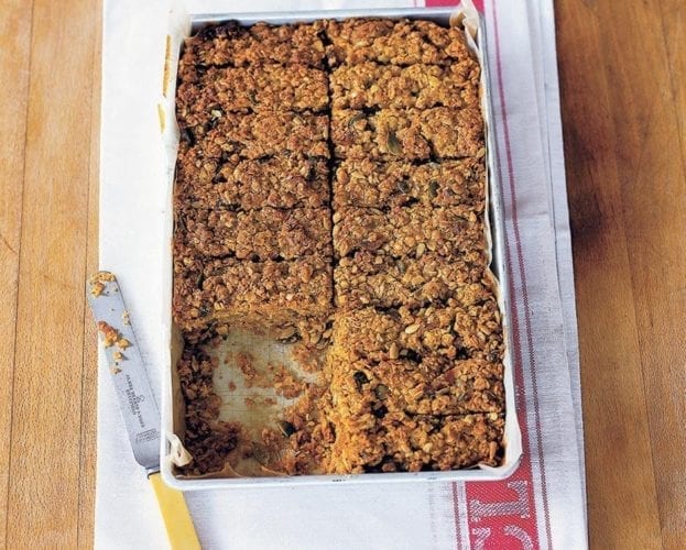 Almond and cranberry granola bars
