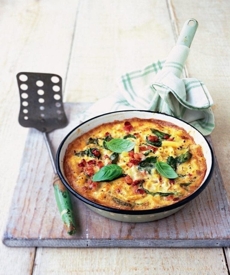 Cheesy macaroni and pancetta frittata