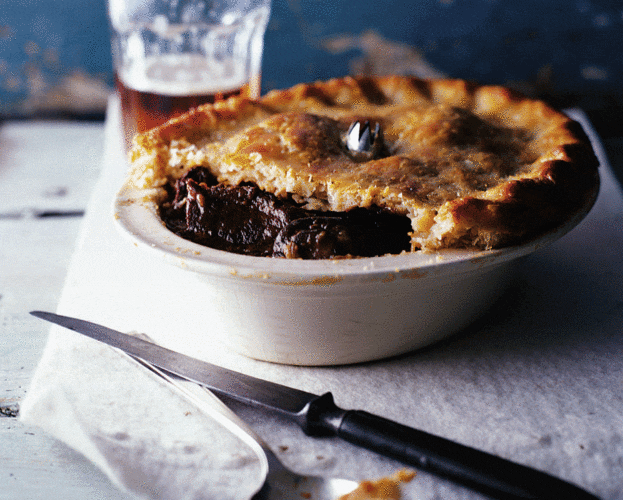 Beef, caramelised onion and ale pie