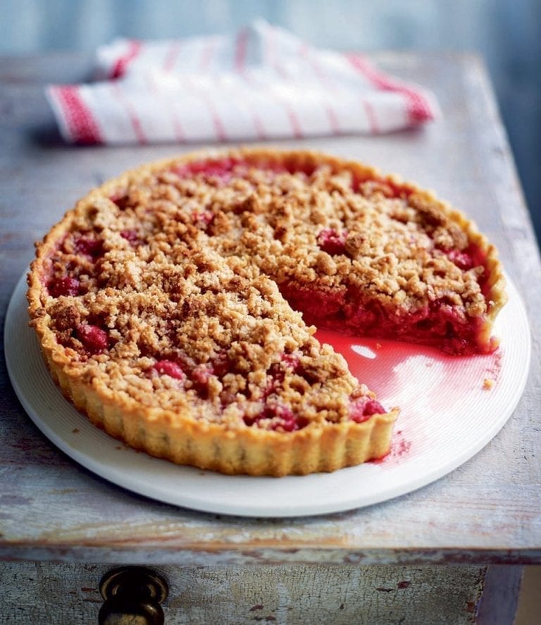 Raspberry crumble pie