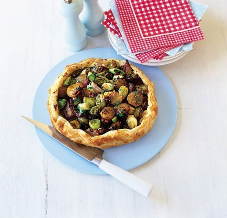 Leek puff pastry tart