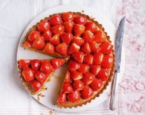 How to make a strawberry frangipane tart