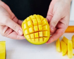 How to prepare a ripe mango