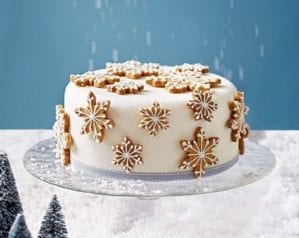 How to make a spiced snowflake Christmas cake