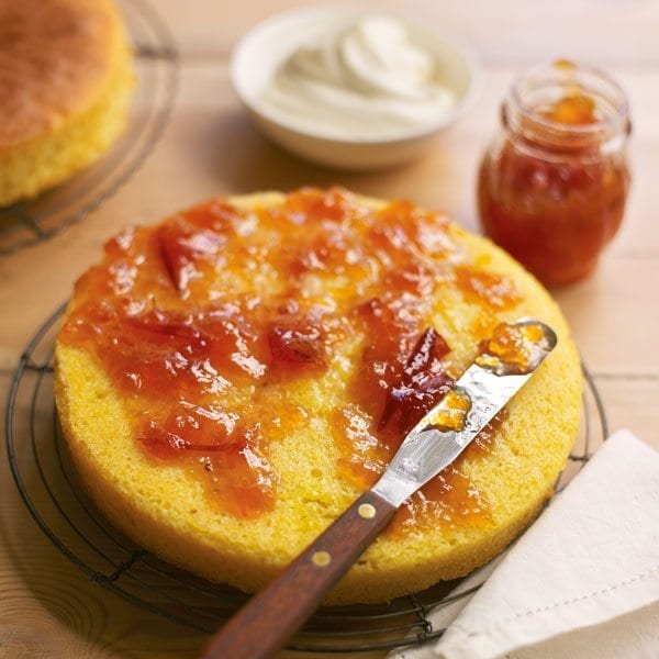 How to butter and flour cake tins