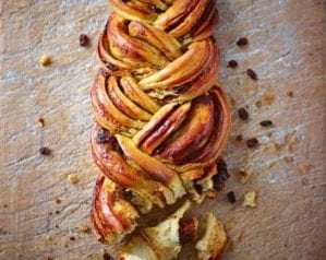 How to shape a plaited loaf