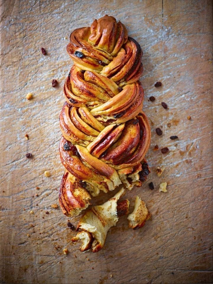 How to shape a plaited loaf