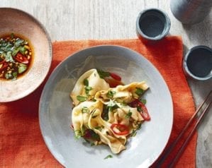 How to make poached wontons in chilli-garlic sauce