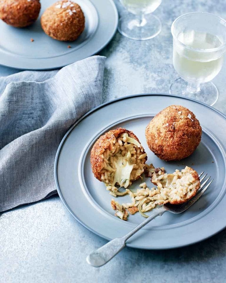 How to make artichoke and fior di latte arancini