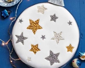 How to make a Christmas bauble cake