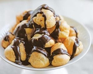 How to make profiteroles with chocolate sauce