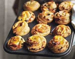 Cinnamon, fruit and almond cruffins video recipe