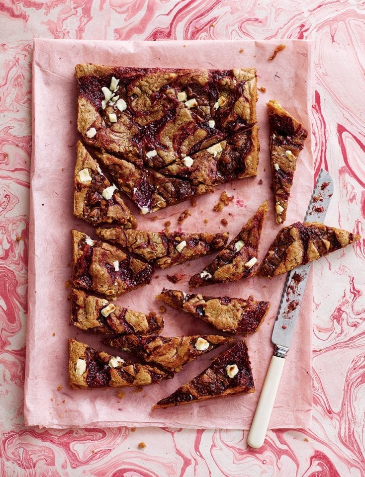 Curly Wurly raspberry tray bake video recipe