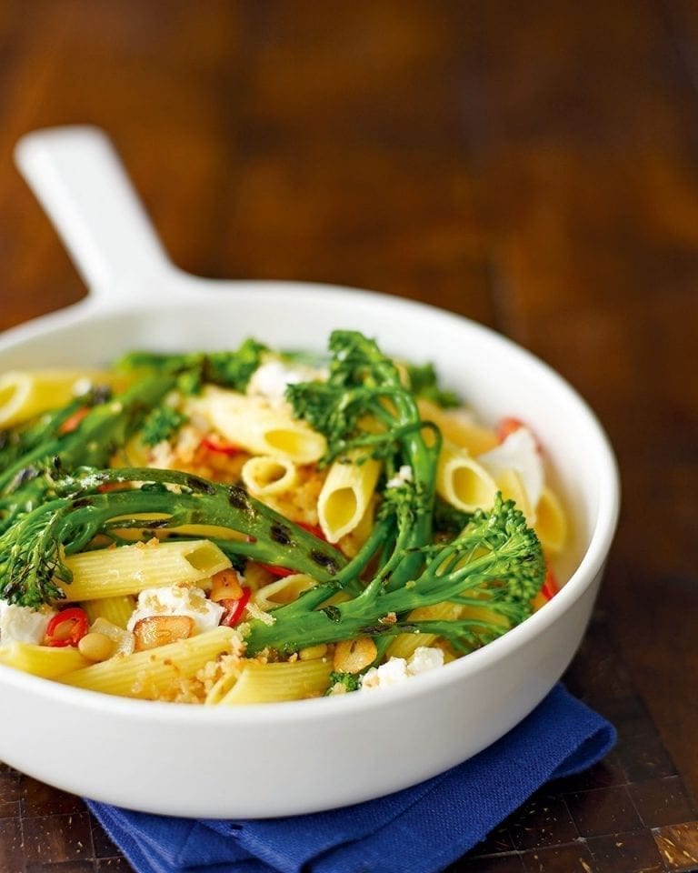 Quick goat’s cheese and broccoli pasta