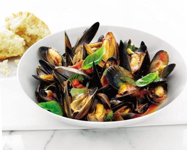 Mussels and chickpeas with bruschetta
