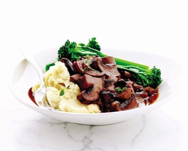 Quick mushroom and red wine ragù