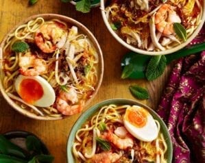 Chicken, prawn and coconut curry laksa video