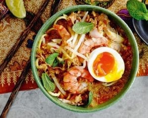 How to make chicken and coconut curry laksa