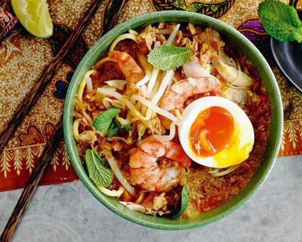Khao soi with chicken