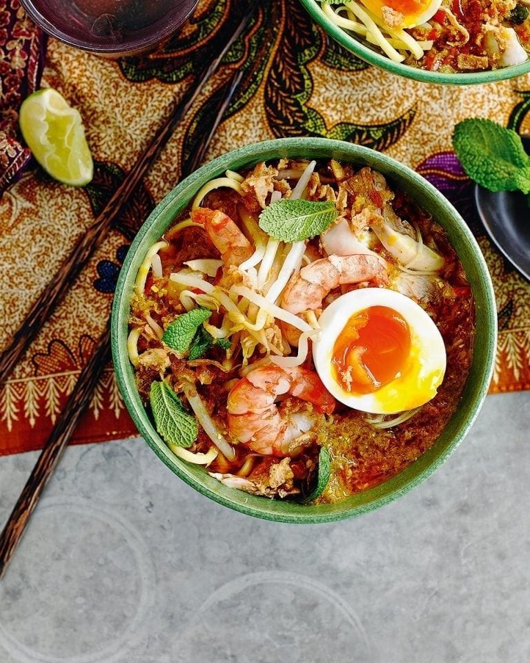 How to make chicken and coconut curry laksa