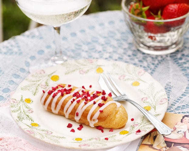 Strawberry eclairs