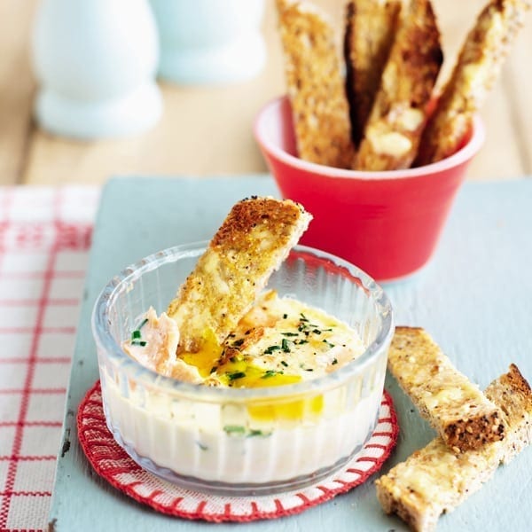 Baked eggs with smoked salmon