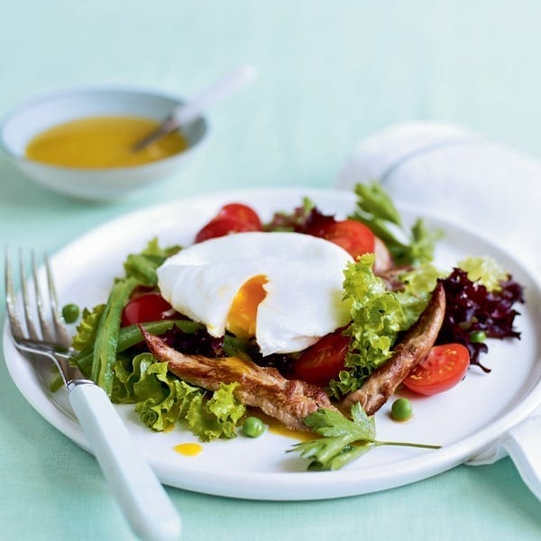 Quick, warm duck salad with poached egg