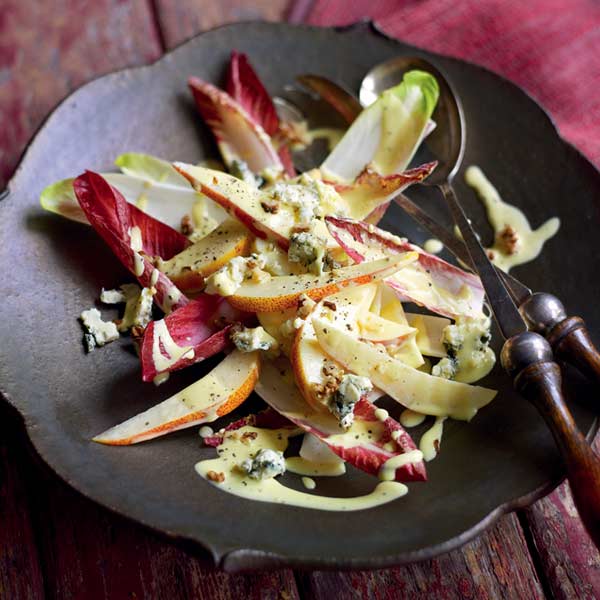 Pear and chicory salad with walnuts and blue cheese