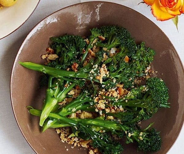 Sprouting broccoli with lemon