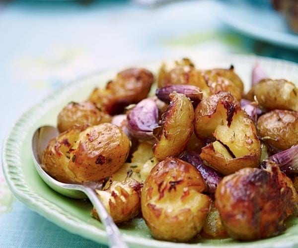 Roast potatoes with fennel and garlic