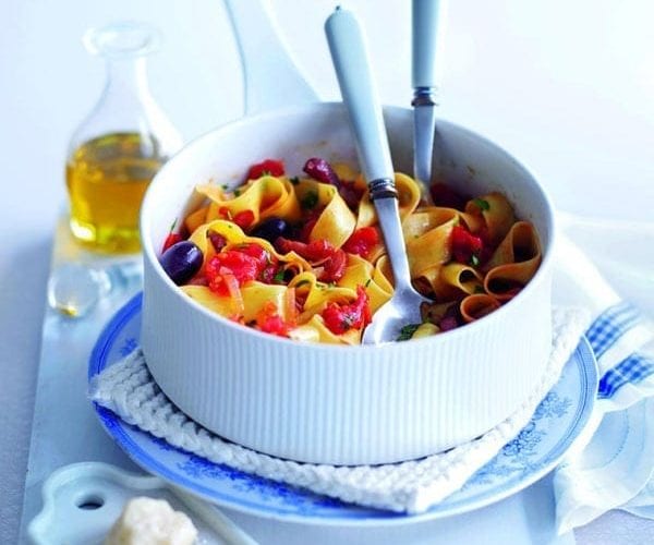 Tomato and bacon pasta