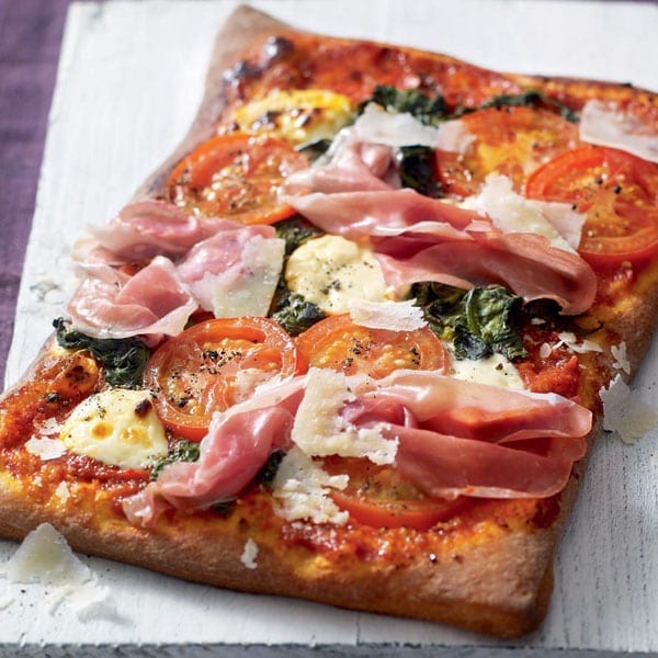 Ham pizza with spinach