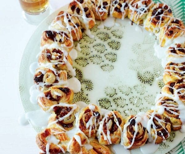 Iced mince wreath