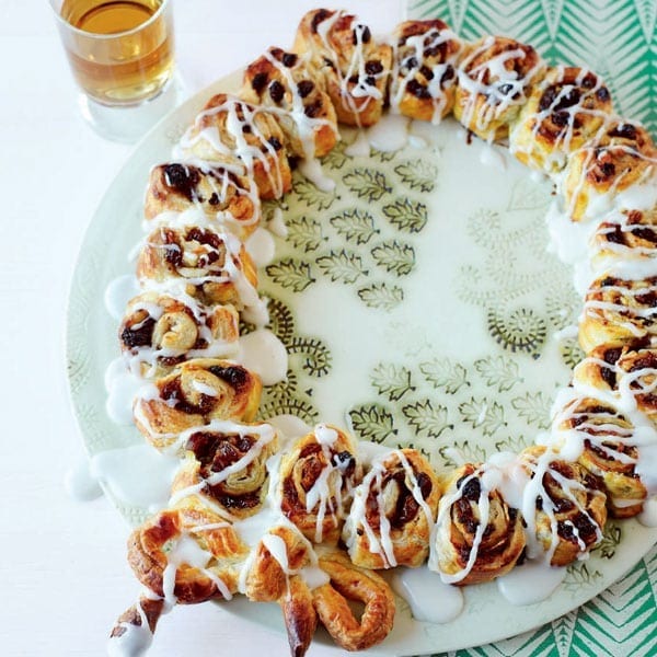 Iced mince wreath