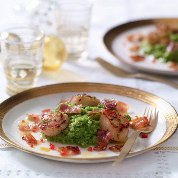 Scallops with minted peas