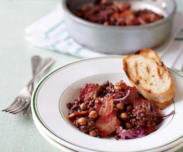 Braised red cabbage, merguez sausages and lentils