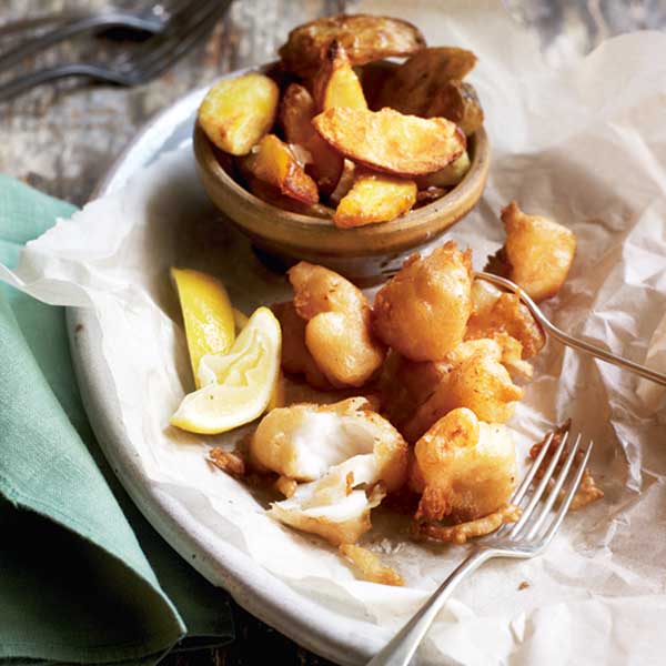 Beer-battered fish bites with chunky chips