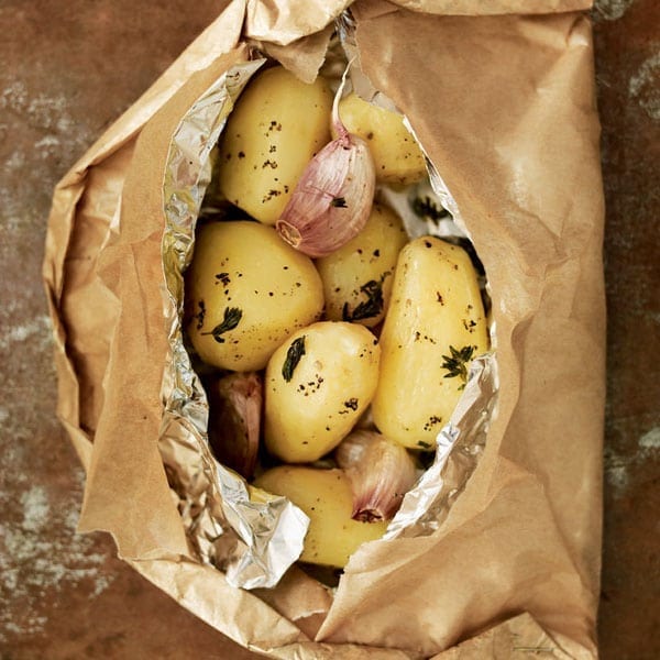 Potatoes with thyme and garlic