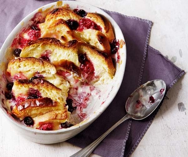 Spiced brioche and rhubarb pudding