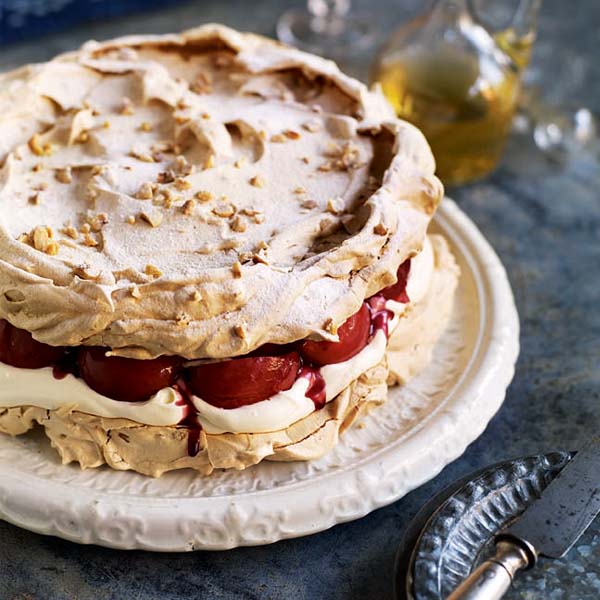 Hazelnut meringue cake with mulled wine pears