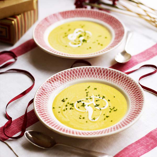 Spiced parsnip and apple soup