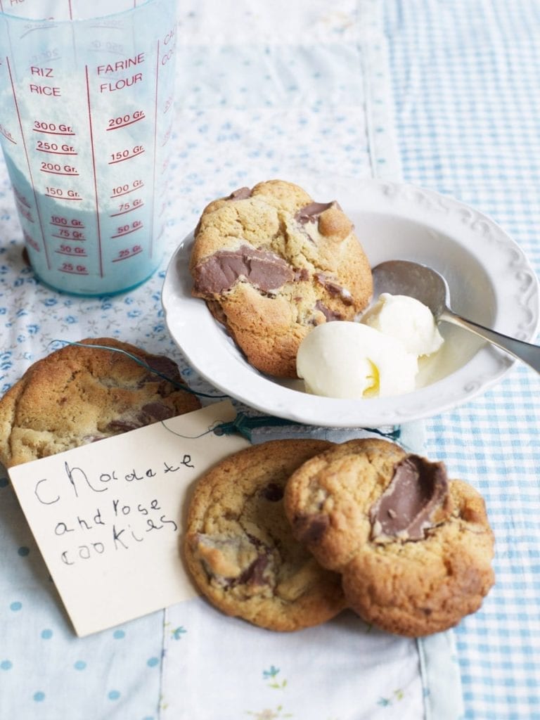 Chocolate and rose cookies