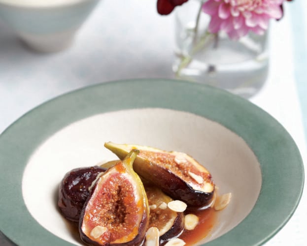 Honeyed figs with crème fraîche and sesame brittle