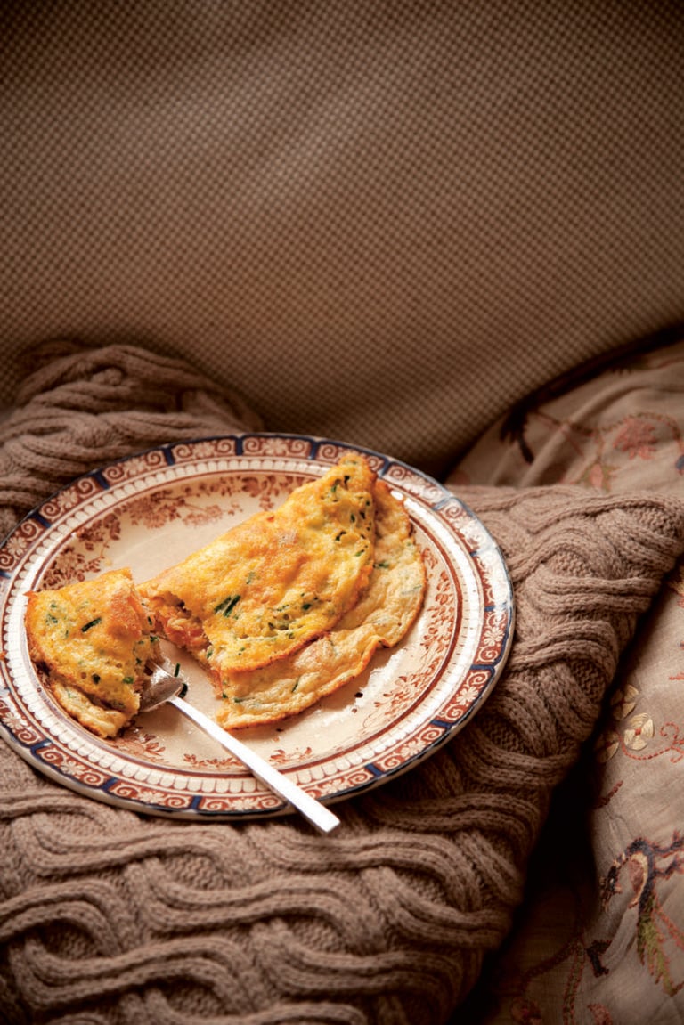 Hot-smoked salmon soufflé omelette