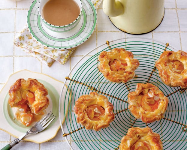Apricot pastry whirls