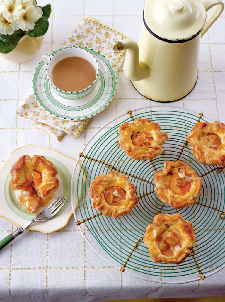 Apricot and custard puffs