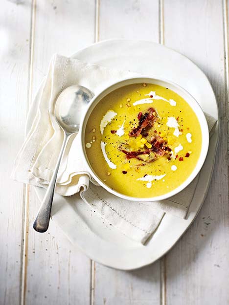 Spicy sweetcorn soup with toasted corn and crispy pancetta