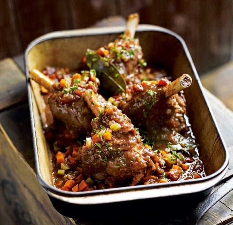 Braised lamb shanks with red wine, tomato and vinegar